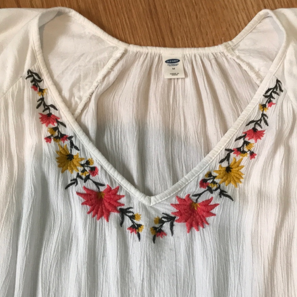 White flowy top! - Picture 3 of 4